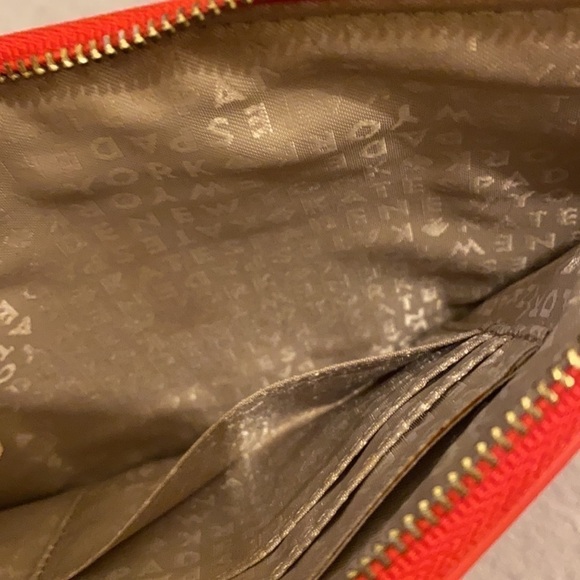 Kate Spade wristlet bag in very good condition. - Picture 6 of 9